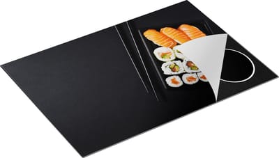 Chefcare Inductie Beschermer Sushi met Stokjes op een Zwarte Achtergrond - 75x50 cm - Afdekplaat Inductie - Kookplaat Beschermer - Inductie Mat