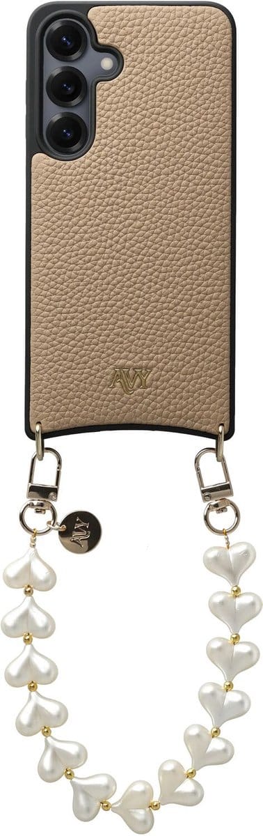 AVY Leren Hoesje Geschikt voor Samsung Galaxy S25 / S24 | Compatibel met MagSafe | Leather Case met Telefoonkoord | Polsbandje | Beige | Cupid Pearl