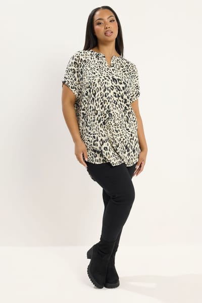 Yours Witte Getextureerde Top Met Dierenprint En Inkeping In De Hals Size 44