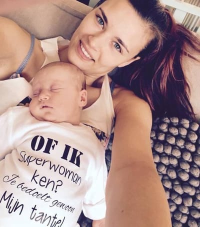 Baby rompertje met tekst opdruk Of ik superwoman ken? Je bedoelt gewoon mijn tante | korte mouw |  wit | maat 74/80