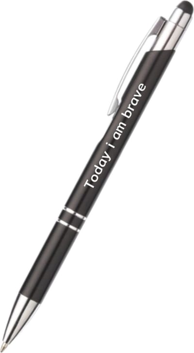 Akyol - today i am brave pen - zwart - gegraveerd - Motivatie pennen - collega - pen met tekst - leuke pennen - grappige pennen - werkpennen - stagiaire cadeau - cadeau - bedankje - afscheidscadeau collega - welkomst cadeau - met soft touch