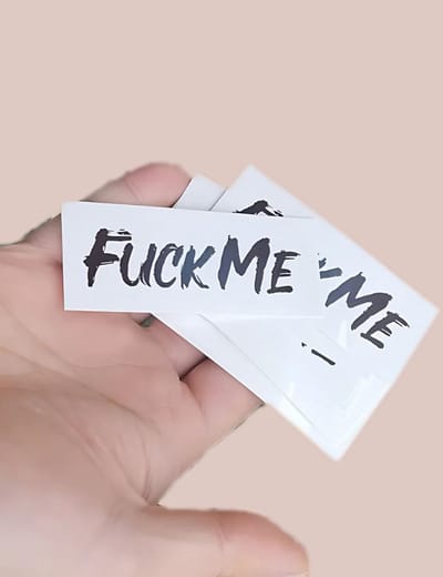 Tijdelijke Tattoo FUCK ME – Erotische Plaktattoo 18+ voor Volwassenen – Sexy Nep Tattoo voor Vrijgezellenfeest, Parenclub of Ondeugend Cadeau voor Hem & Haar