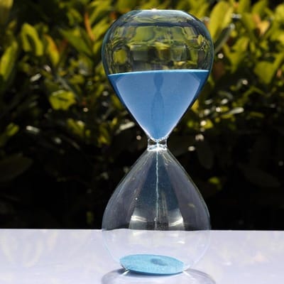 Kleurrijke Zandloper van Hoogwaardige Glas voor Thuisdecoratie, Tijdmeting en Cadeau (10 Minuten, Blauw)