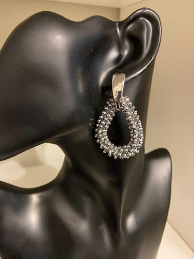 Zilverkleurige kraal oorbellen | | Make up | Parfum | Moederdag | Verjaardagscadeau| Cadeautje| Valentijnsdag| Kado | sieraden | vaderdag | oorbellen | oorsieraden