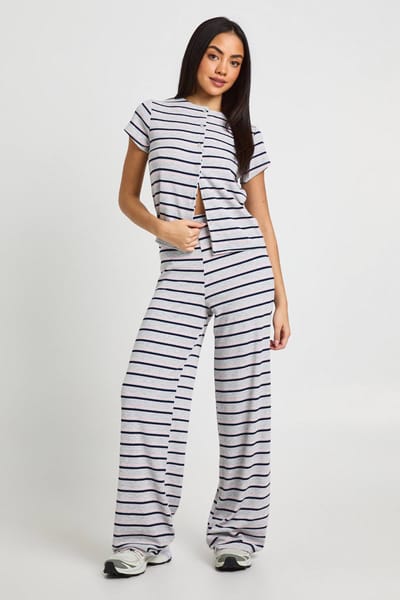 boohoo Dames Gestreepte Geribbelde Knoopsluiting Top Met Korte Mouwen En Broek Set | Grijs | Maat: 42