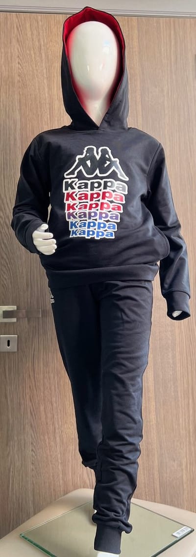 KAPPA Joggingpak - Trainingspak - Kleur Zwart multi. Maat 128 cm / 8 jaar.