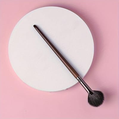 Luxe Geitenhaar Waaiervormige Kwast - N42, Highlighting & Poeder Veegkwast, Geurvrij, Geschikt voor Alle Huidtypen, met Elegante Houten Handgreep, Highligh white