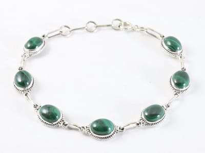 Bewerkte zilveren armband met malachiet
