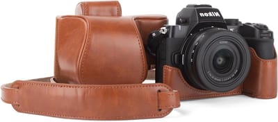 Beschermende cameratas voor Nikon Z50 II met DX 16-50mm lens - PU leer, afneembare schouderriem en ringetjes - Bruin, ideaal voor fotografie en reizen