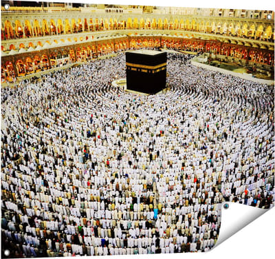 Gards Tuinposter Zwarte Steen in Mekka met Biddende Moslims - 100x80 cm - Tuindoek - Tuindecoratie - Wanddecoratie buiten - Tuinschilderij
