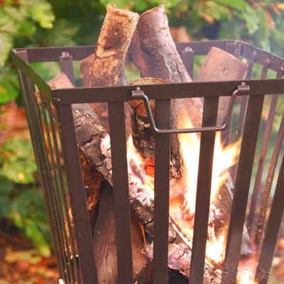 Grote outdoor vuurkorf voor tuin - vierkante vuurplaats met gaasdeksel en vuurpoker