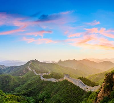 Panorama van de Grote Chinese Muur bij zonsopkomst - Fotobehang (in banen) - 350 x 260 cm