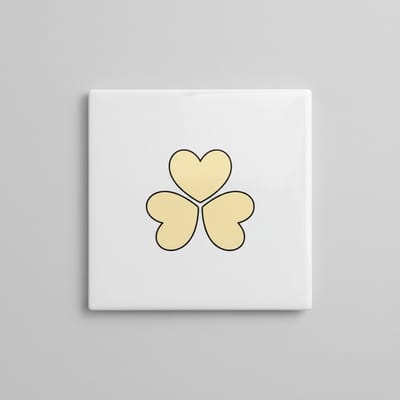 Keramische Wandtegel 15x15 cm – Schattig Klavertje-Drie met Hartjes – Minimalistische Decoratieve Tegel voor Thuis & Cadeau