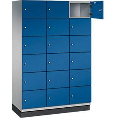 C+P Cambio lockerkast, 3 vakken, 18 vakken, met plint, B 1200 x D 525 x H 1980 mm, blank aluminium/ gentiaanblauw