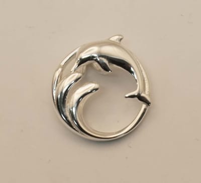 Sterling zilveren hanger dolfijn op golf - hanger van een dolfijn gemaakt van 925 zilver - zilveren hanger voor halsketting van dolfijn op golf - kettinghanger van een dolfijn - leuke zilveren hanger van dolfijn in zee
