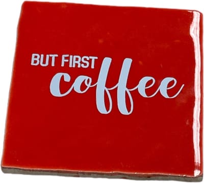 Hippe tegeltje met tekst: But first coffee | Rood met pastel blauw | Gepersonaliseerde cadeau | Hippe Spreuktegel | Nieuwe woning cadeau | Housewarming cadeau | Quote tegeltje met Koffie coffee
