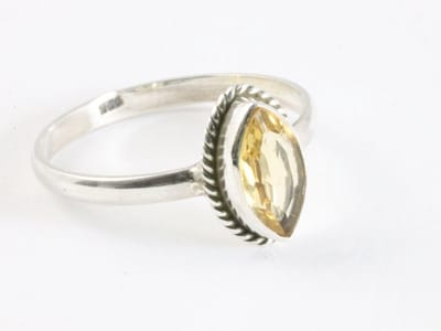 Fijne bewerkte zilveren ring met citrien - maat 17
