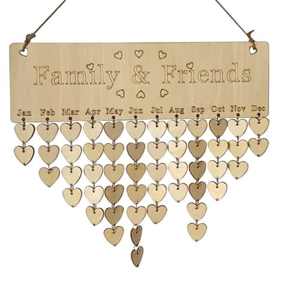 Dailygoods- Verjaardagskalender Hout - Eeuwigdurende Doe-Het-Zelf Kalender - Hartvormige Schijven - 50 Stuks - Afmetingen 40 x 12 x 0,5 cm