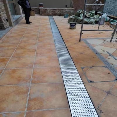 Afvoerrooster Rechthoekig - Drainagerooster RVS - Buitenafvoer Regelen - Verstevigd Ontwerp - 58 cm Lang - Zilverkleurig