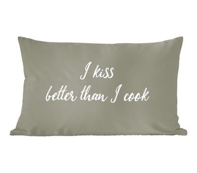Sierkussens - Kussentjes Woonkamer - 60x40 cm - Spreuken - I kiss better than I cook - Kus - Quotes