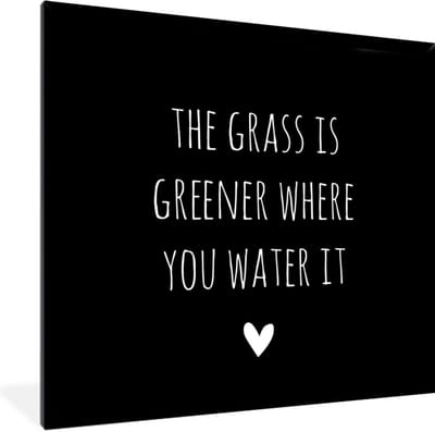 Fotolijst incl. Poster - Engelse quote "The grass is greener where you water it" met een hartje tegen een zwarte achtergrond - 40x40 cm - Posterlijst