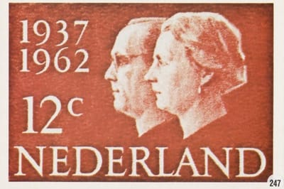 Briefkaart met afbeelding Koningin Juliana en Prins Bernhard postzegel