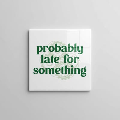 Probably Late for Something Tekst Decoratieve Tegel 15×15 cm – Grappige Minimalistische Wandtegel voor Huis, Kantoor & Cadeau Decor