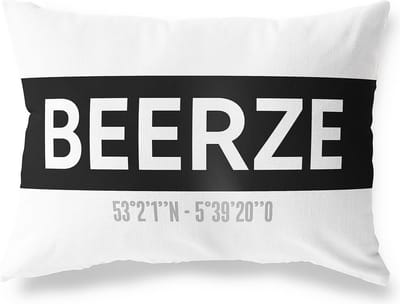 Tuinkussen BEERZE - OVERIJSSEL met coördinaten - Buitenkussen - Bootkussen - Weerbestendig - Jouw Plaats - Studio216 - Modern - Zwart-Wit - 50x30cm
