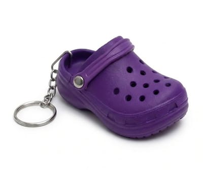 Paarse sleutelhanger mini schoen vorm van EVA met metalen sleutelring en korte ketting, sleutelhanger voor heren en dames, compact accessoire met speels ontwerp en herkenbaar klomp model