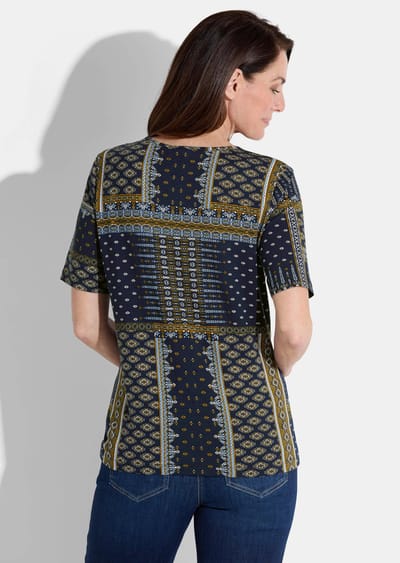Jersey shirt met een stijlvolle print - marine / honing / gedess. - Gr. 42 van Goldner Fashion