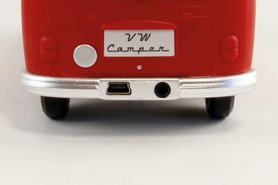 BRISA VW Collection - Volkswagen T1 Bulli Bus draagbare, draagbare Bluetooth-luidspreker, draadloos, mini-USB-C, 3,5 mm AUX-ingang (schaal: 1:20 I rood/blauw/wit)
