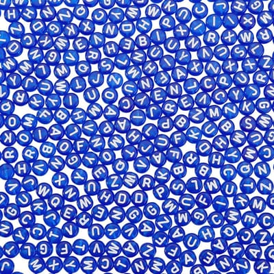 Kralen van acryl, platte en ronde blauwe alfabetkralen, witte afstandhouders met alfabetmotief