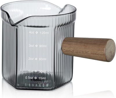 Kleine Grijs Gekleurde 120ml Dubbele Tuiten Maatbeker met Houten Handvat, Mini Melk Espresso Shot Glazen, Kleine Borosilicaatglas Triple Pitcher met Schaal