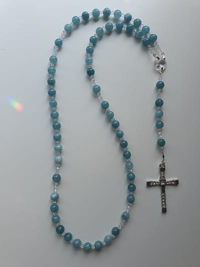 Rozenkrans, Paternoster gemaakt met Aquamarijn kralen (halfedelsteen) en o.a. Kristallen van Swarovski, gebedssnoer, kruisteken, Meditatie, spiritueel, geloof, geloofsteken, gebed, gebedssnoer, gebedsketting, kerstpakket cadeau