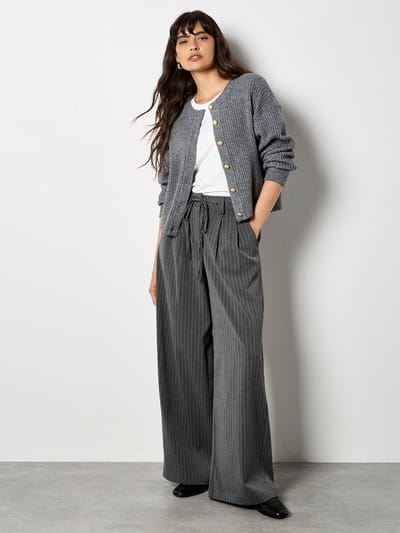 Getailleerde broek met wijde pijpen en krijtstreep