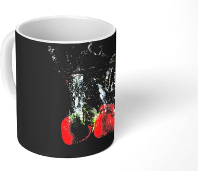 Mok - Koffiemok - Aardbeien - Fruit - Water - Zwart - Rood - Mokken - 350 ML - Beker - Koffiemokken - Theemok