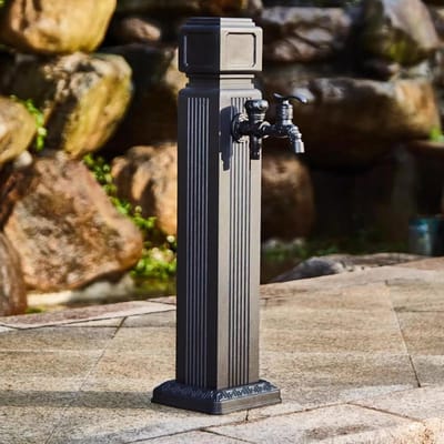 Waterzuil met kraan - Buitenkraan paal - Tuinieren en buiten - Vorstbestendig ontwerp - 65cm hoogte - Zilverkleurig
