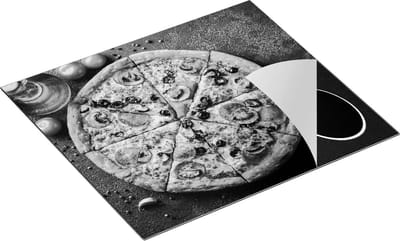 Chefcare Inductie Beschermer Pepperoni Pizza op een Zwarte Marmeren Plaat - Zwart Wit - 60x50 cm - Afdekplaat Inductie - Kookplaat Beschermer - Inductie Mat
