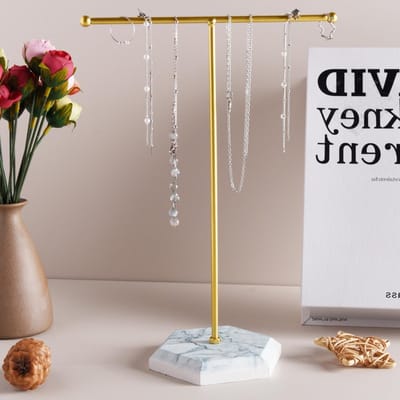 Sieraden Organizer met T-Bar, Hangende Display voor Kettingen, Oorbellen en Armbanden met Marmer Tray, Perfect voor Ringen en Horloges