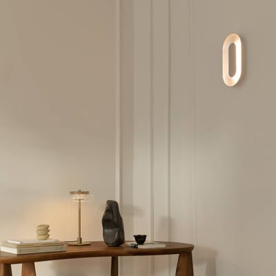 Nuura Aps Nuura LED wandlamp Sasi, hoogte 29 cm, zilverkleurig, metaal