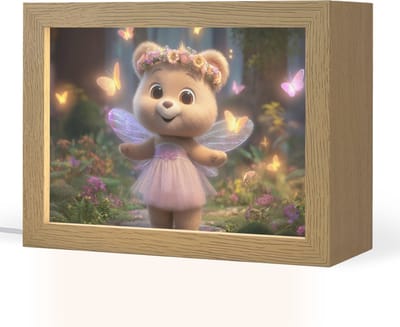 Nachtlampje 20x15 cm - Kinder lampje - Teddybeer - Bloemenkrans - Vlinders - Elfenvleugels - Tafellamp kinderkamer - Slaapkamer lamp - Bedlamp kinderen - Kinderlampje stopcontact - Wandlamp babykamer - Nachtlampjes