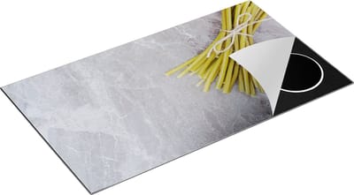 Chefcare Inductie Beschermer Sperziebonen op Grijze Marmer - 90x50 cm - Afdekplaat Inductie - Kookplaat Beschermer - Inductie Mat