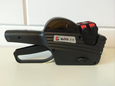 Prijstang Blitz S16 compleet met 1 doos etiketten afmeting 26x16mm (36 rolletjes)