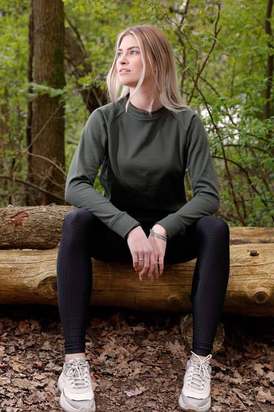 REVIVE Sundown sweater, kleur donkergroen. Heerlijk warm met 2 zijzakken met rits en reflecterende tape.