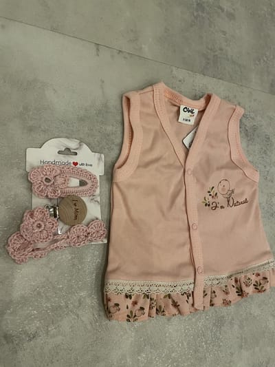 I'm natural vest met handgemaakte speenkoord en haarclip - Baby vest