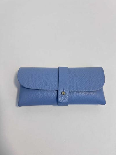 Zonnebrilhoes Licht Blauw Mat - Echt leer 100% - 16 x 8 cm - Accessoire - Zonnebril - Modern - Hip - Trendy - Trendsetter Wauw - Fashion Trending Handig Gadget - Sunglasses Wallet - Zon - Lente Zomer - Accessoires - Dames - Heren - Kinderen - Vrouw