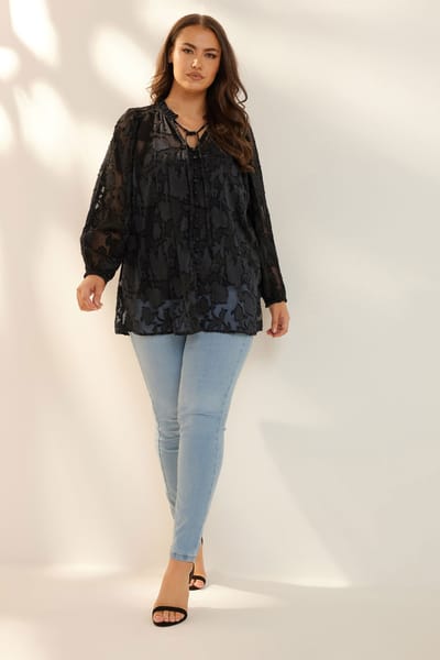 Yours Blouse Met Abstract Bloemontwerp En Strikdetail In Zwart Size 44