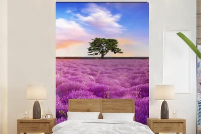 Behang - Fotobehang Lavendel - Boom - Zonsondergang - Paars - Breedte 145 cm x hoogte 220 cm