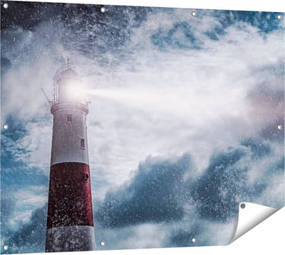 Gards Tuinposter Vuurtoren tijdens de Regen Storm - 120x90 cm - Tuindoek - Tuindecoratie - Wanddecoratie buiten - Tuinschilderij