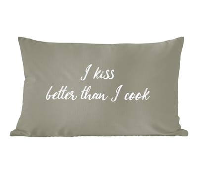 Sierkussens - Kussentjes Woonkamer - 60x40 cm - Spreuken - I kiss better than I cook - Kus - Quotes